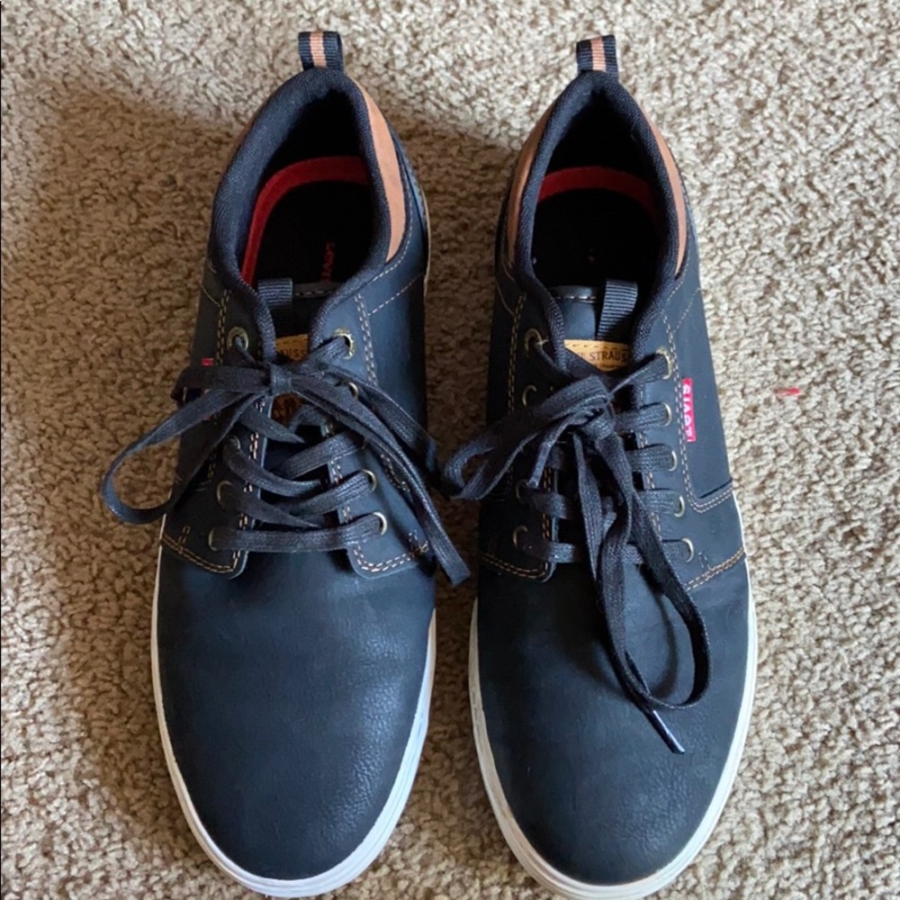 Levi’s Sneakers 👟 ‼️Sold‼️